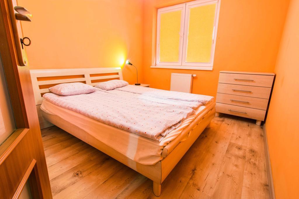 Red Apartment Vratislav Pokoj fotografie